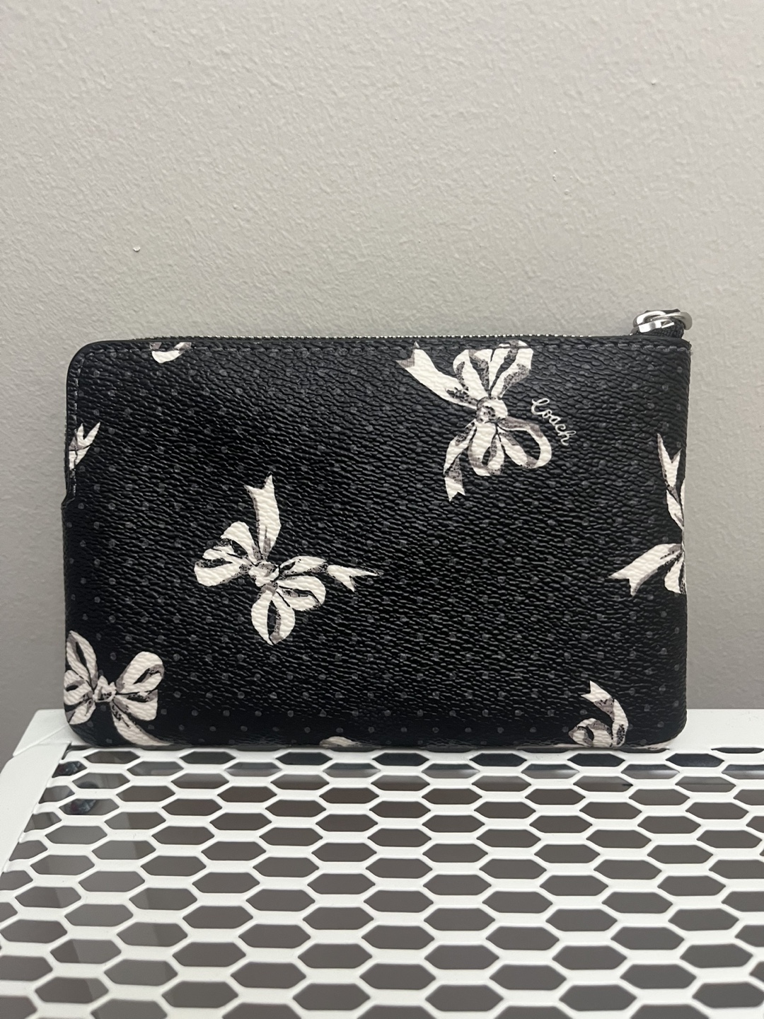 Coach Corner Zip Wristlet With Bow Print - photo 5