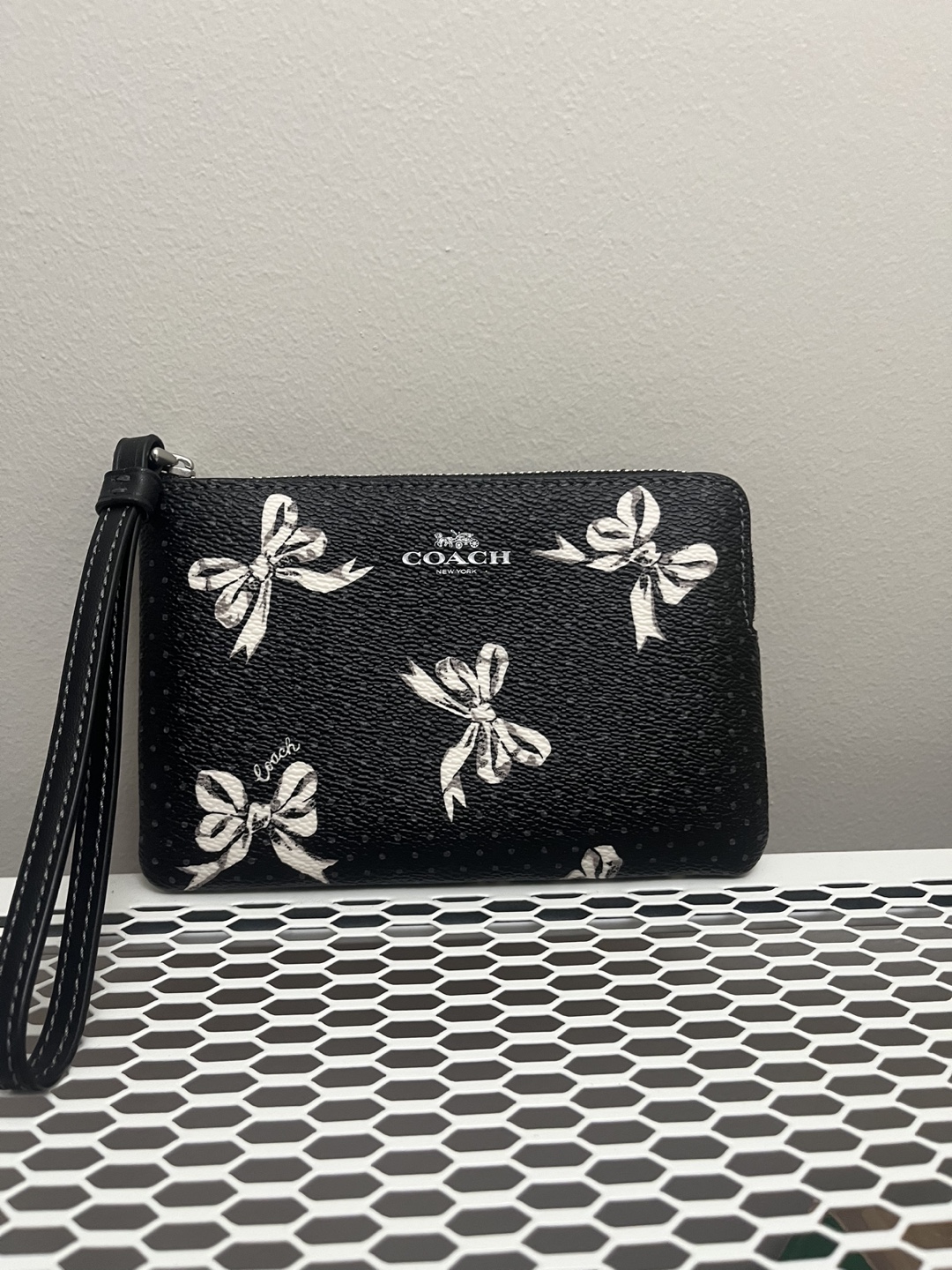 Coach Corner Zip Wristlet With Bow Print - photo 3