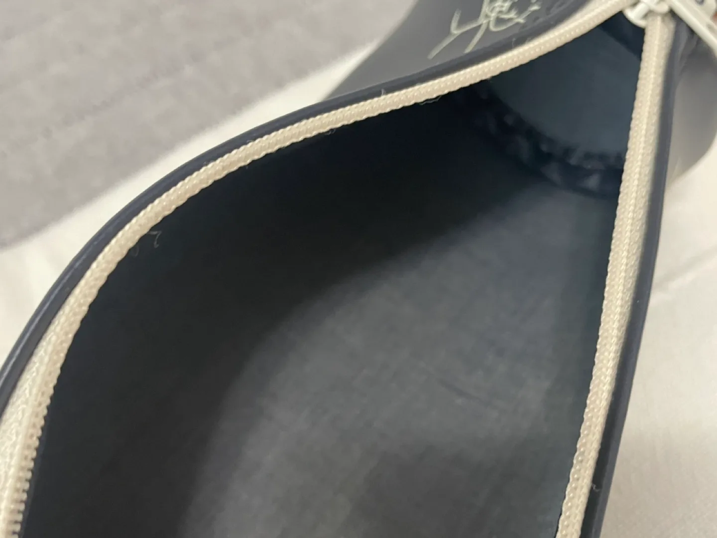 Two Pencil Cases image indicator(3)