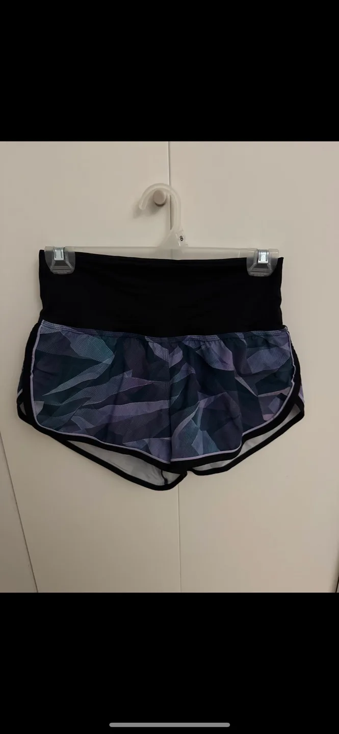 🇨🇦 Lululemon speedy Shorts Size 4 image indicator(2)