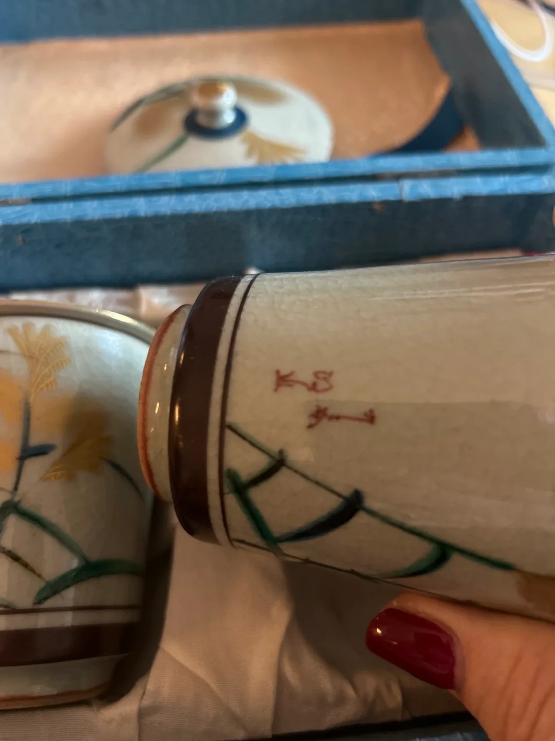 Vintage Japanese Tea Cups with Lids image indicator(5)