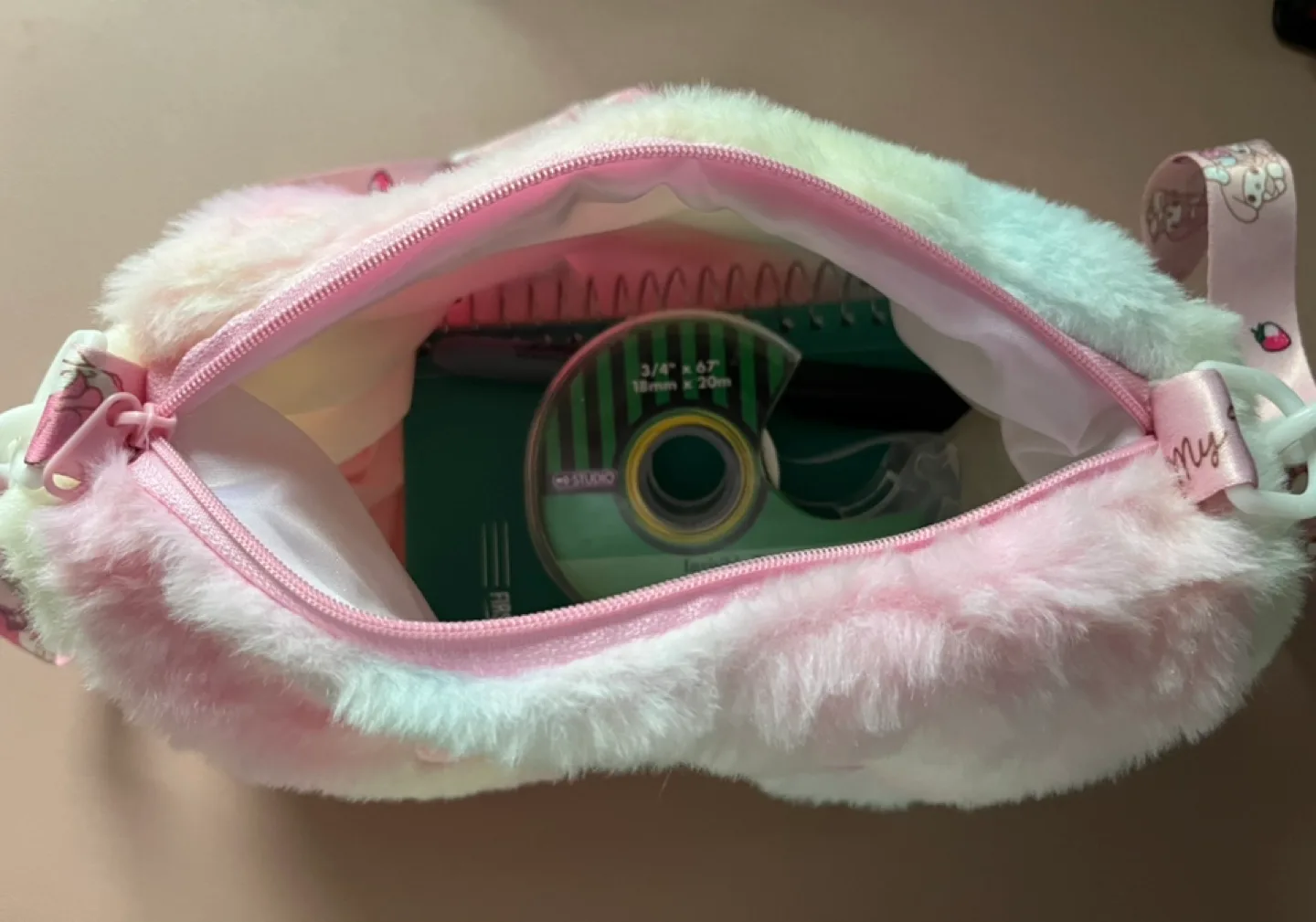 Sanrio crossbody bag image indicator(9)