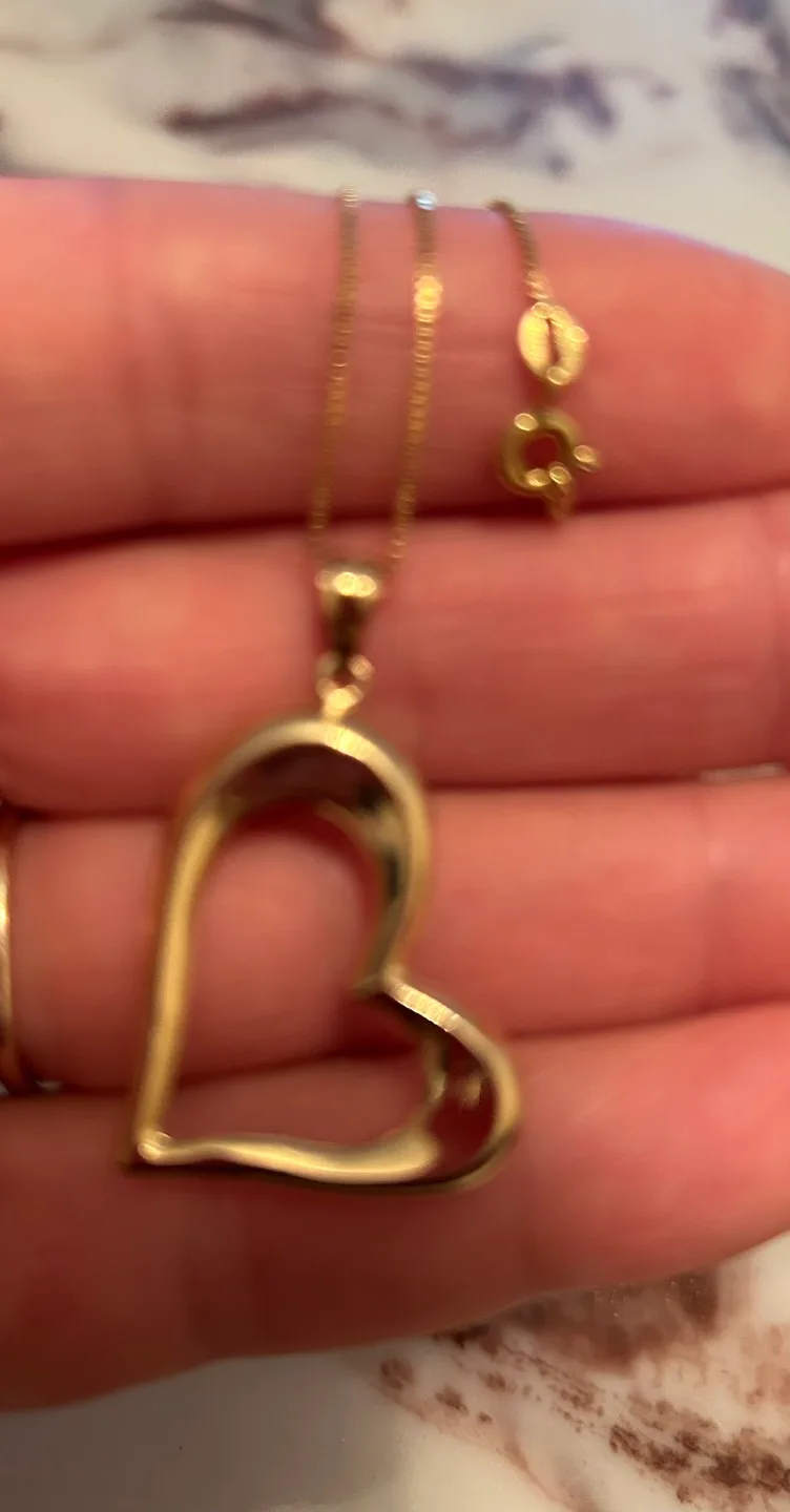 10KT Gold Heart Pendant Necklace image indicator(2)