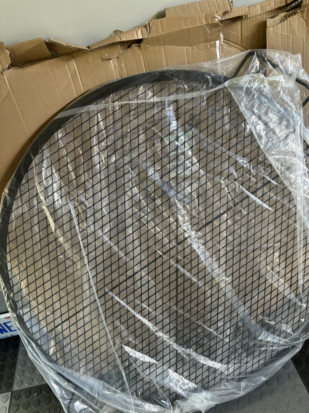 Black Metal Mesh Round Grill Top