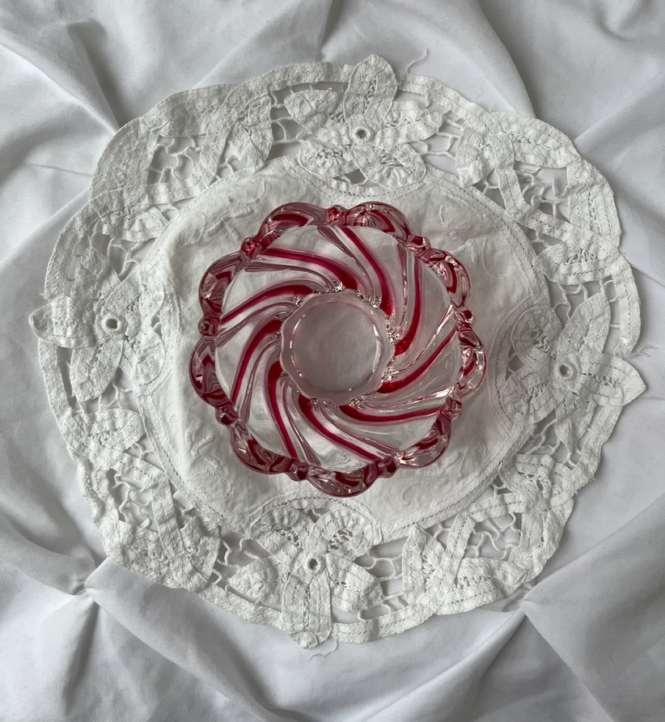 Beautiful Vintage Red Swirl Small Art Venetian Glass Bowl image indicator(6)