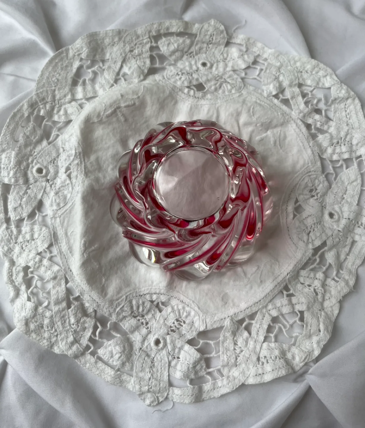 Beautiful Vintage Red Swirl Small Art Venetian Glass Bowl image indicator(7)