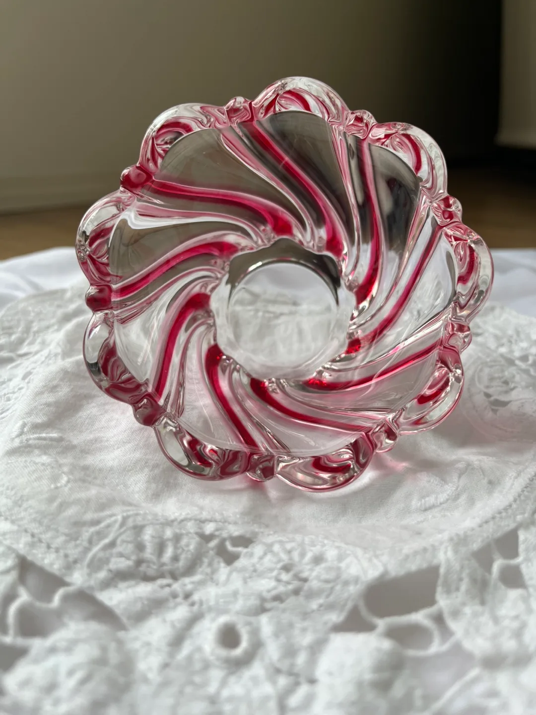 Beautiful Vintage Red Swirl Small Art Venetian Glass Bowl image indicator(9)