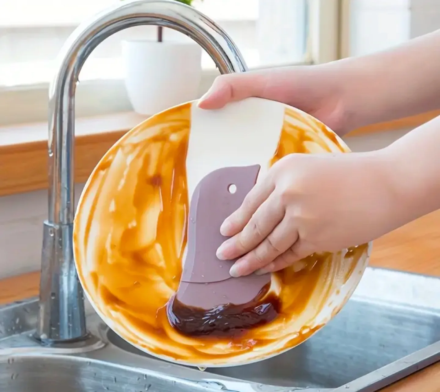 Shaped Silicone Scraper image indicator(2)