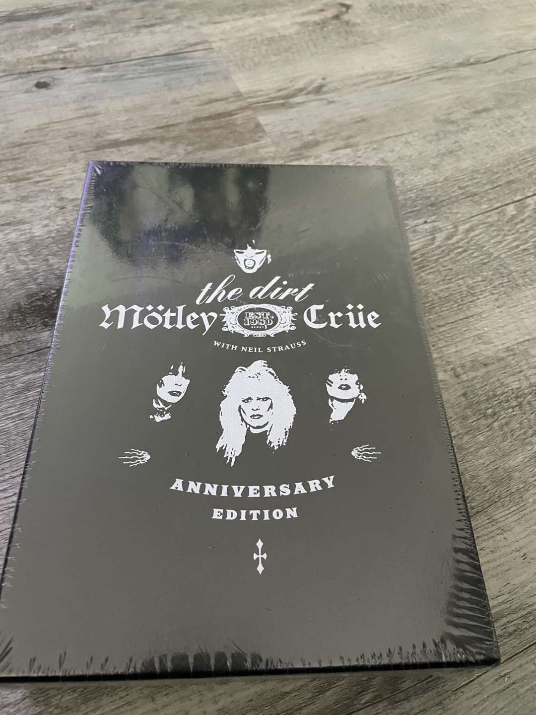 Mötley Crüe The Dirt Anniversary Edition Book
