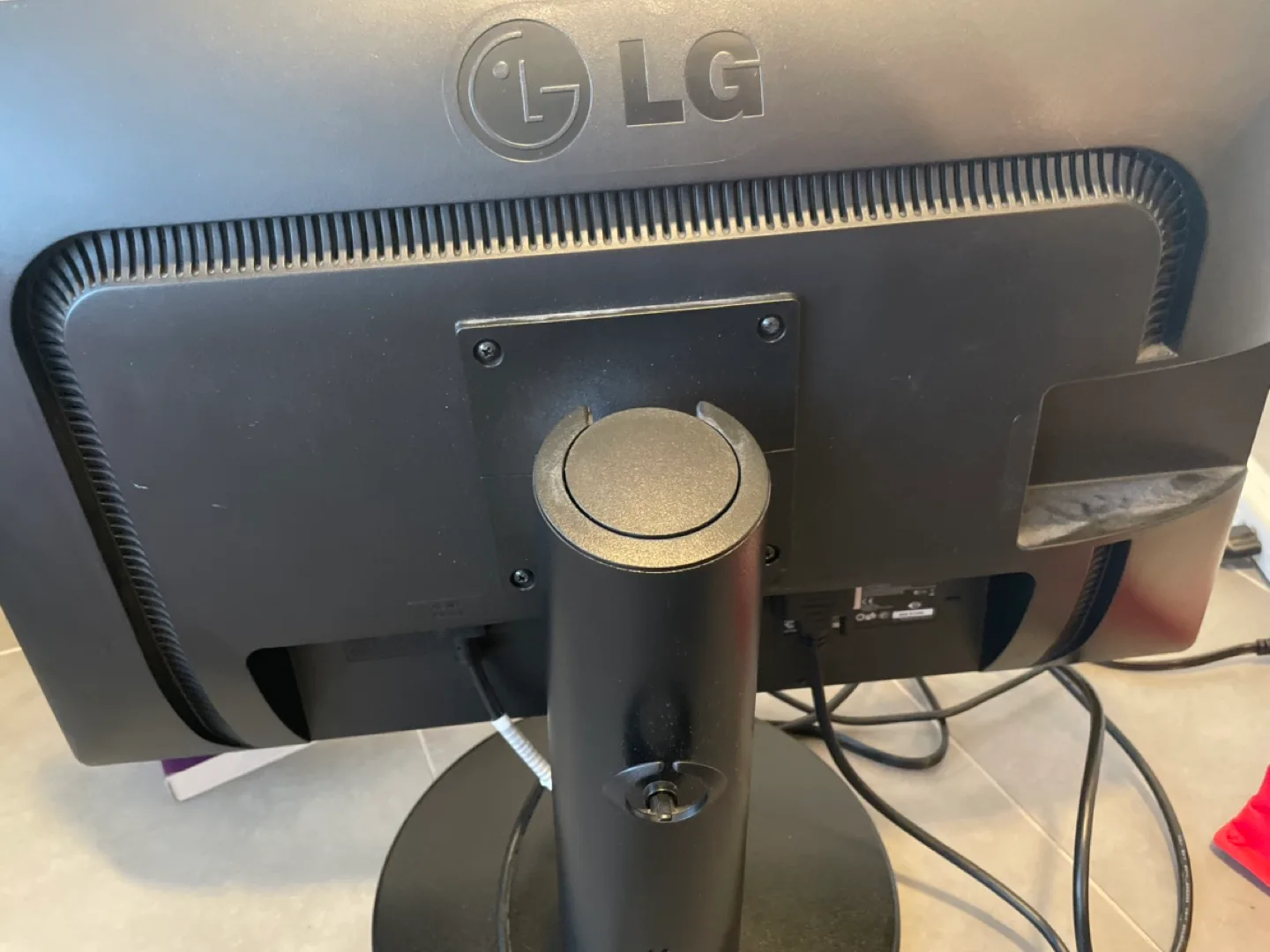 Free: LG 22-inch LED Computer Monitor image indicator(2)