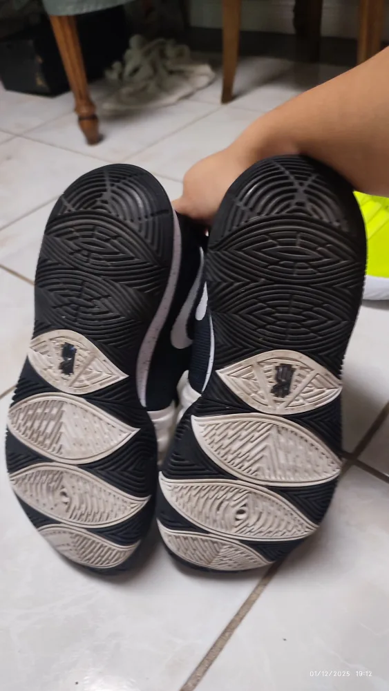 Kyrie 5 Black and White Basketball Shoes image indicator(6)