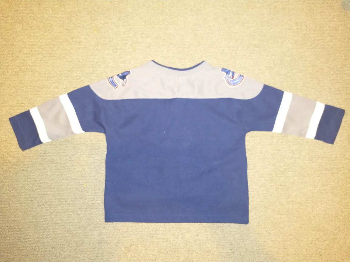 Vancouver Canucks Youth Hockey Jersey - Size 2 image indicator(2)