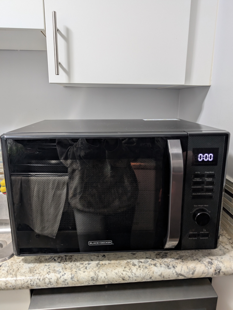 Black + Decker Microwave - photo 2