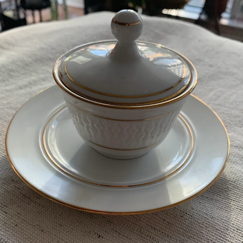 Vintage Set of Creamer & Sugar Bowl (Gold Accent Trim) image indicator(4)