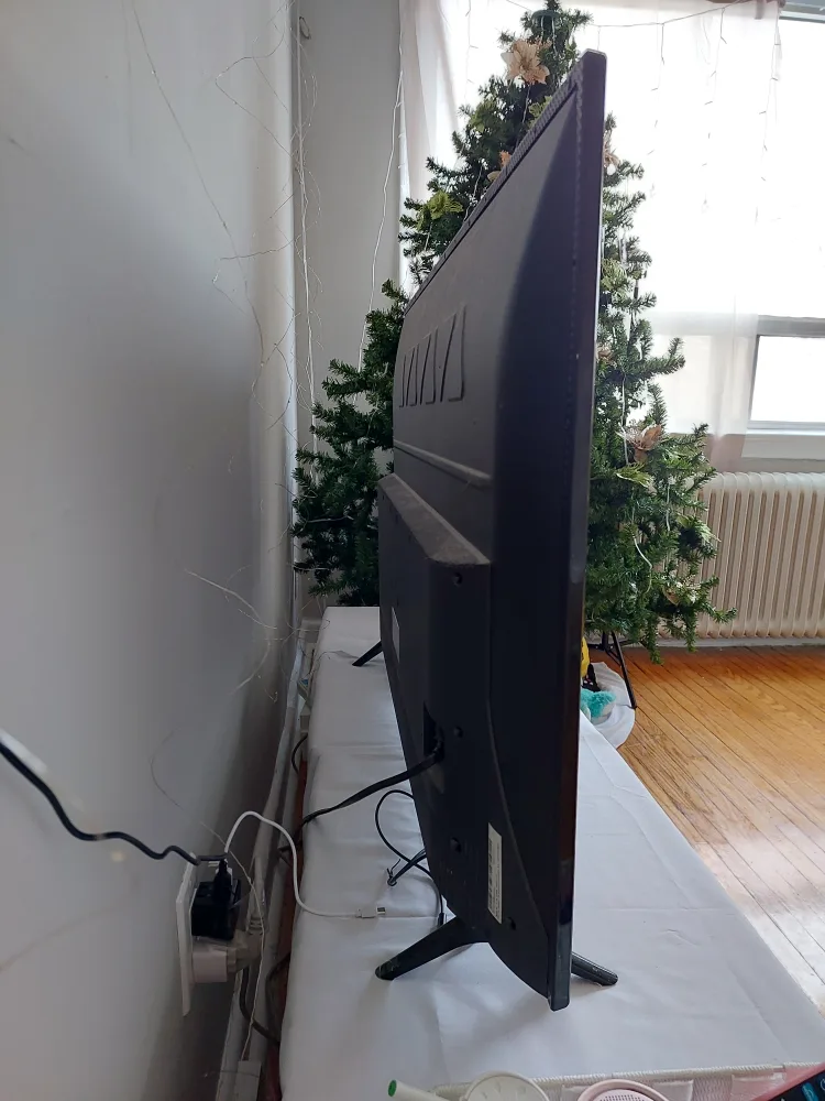 TCL 43" Roku Smart TV image indicator(2)