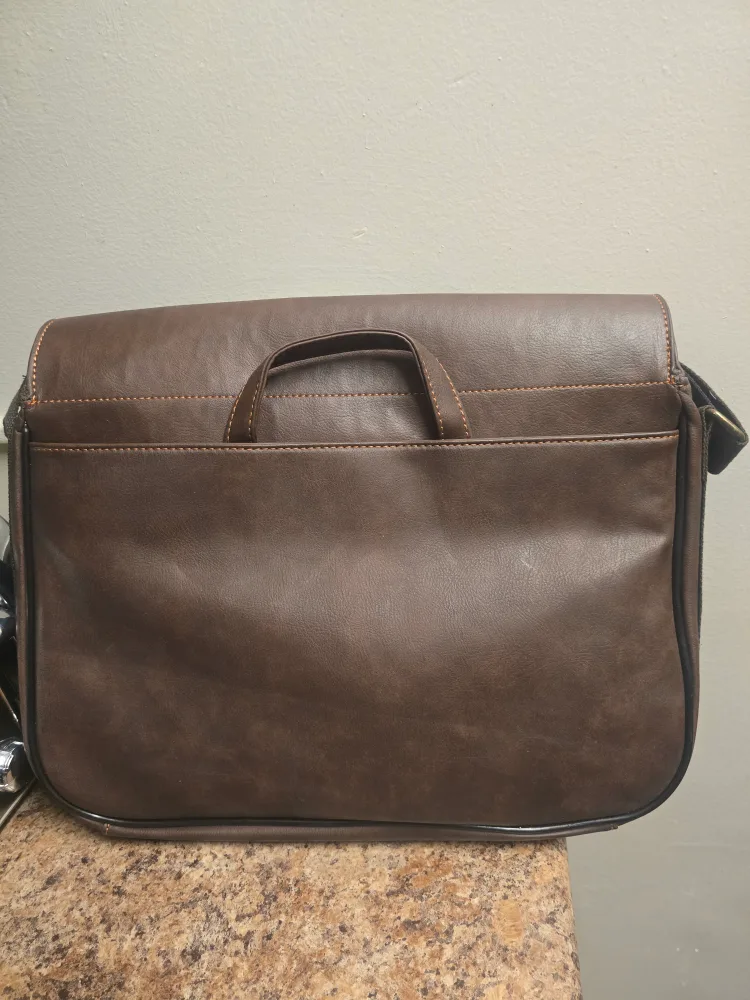 Brown Leather Messenger Bag image indicator(2)