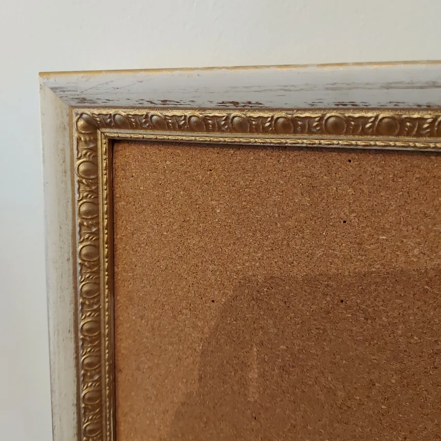 Corkboard with white and gold wooden frame image indicator(5)