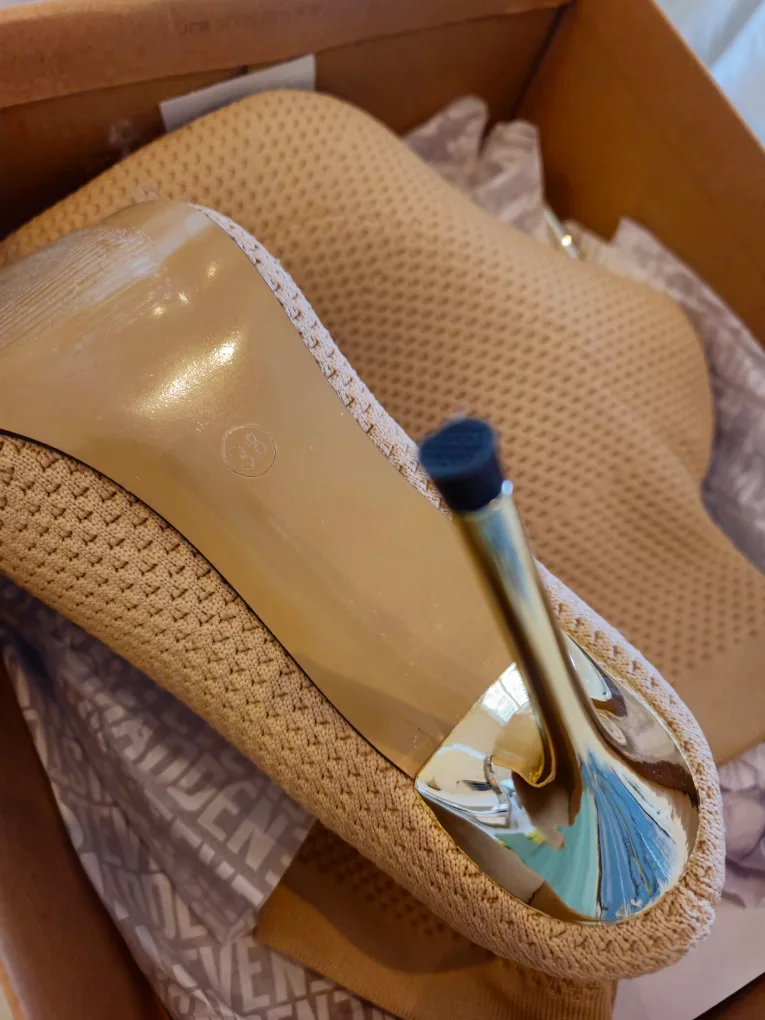 Giftable~ Brand New Beige Knitted Booties with Gold Heels image indicator(8)