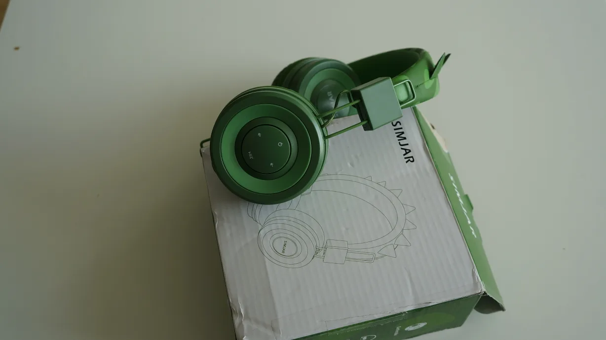 SIMJAR Kids Bluetooth Headphones with Microphone image indicator(8)