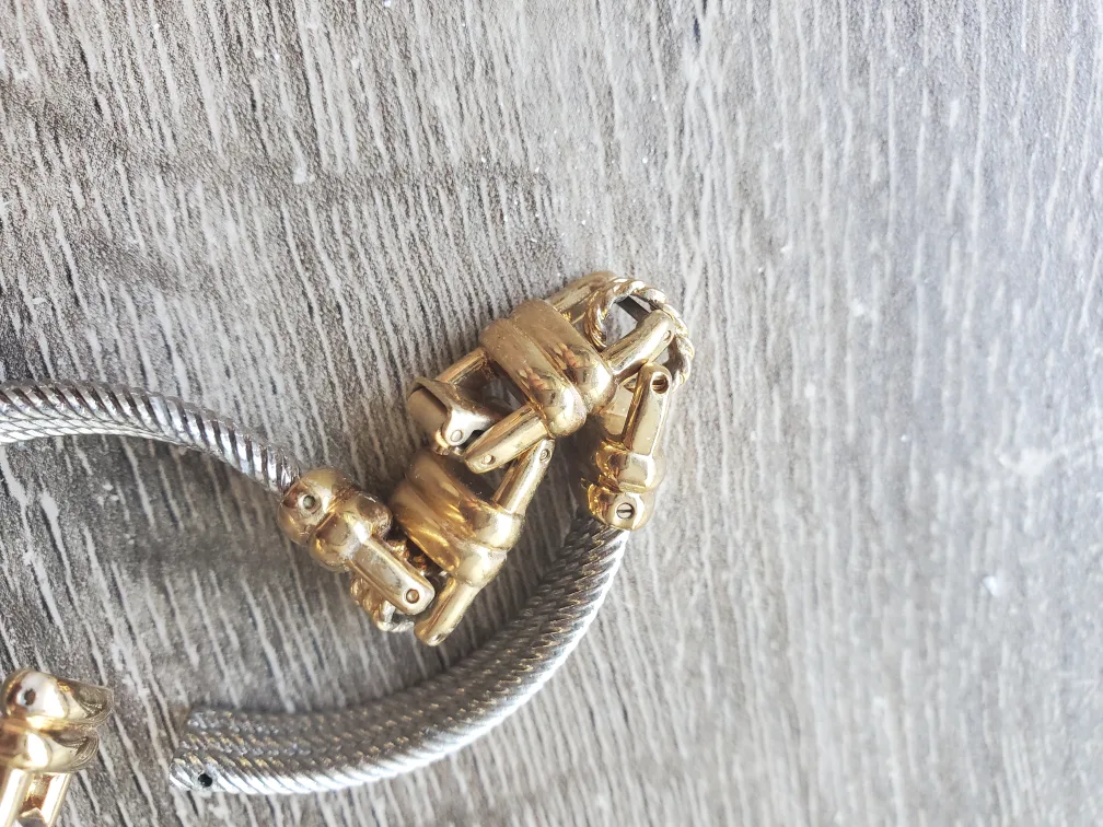 Warner Bros.  Red Shoe Watch image indicator(2)