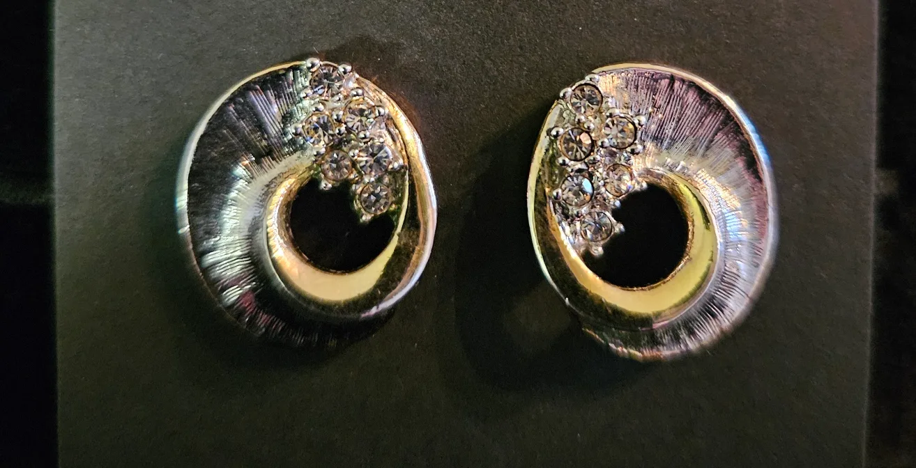 Stunning Vintage Gold and Silver Tone Rhinestone Earrings image indicator(3)