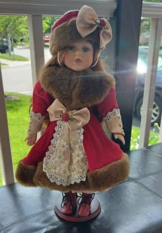 Collectible Porcelain Dolls - photo 3