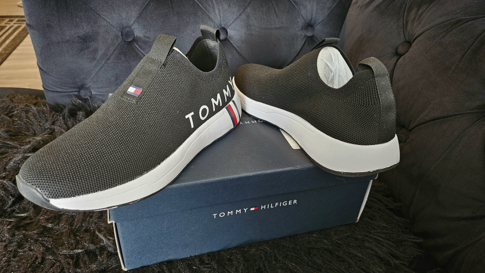 Tommy Hilfiger Women's Black Knit Slip-On Sneakers - Size 8M - photo 2