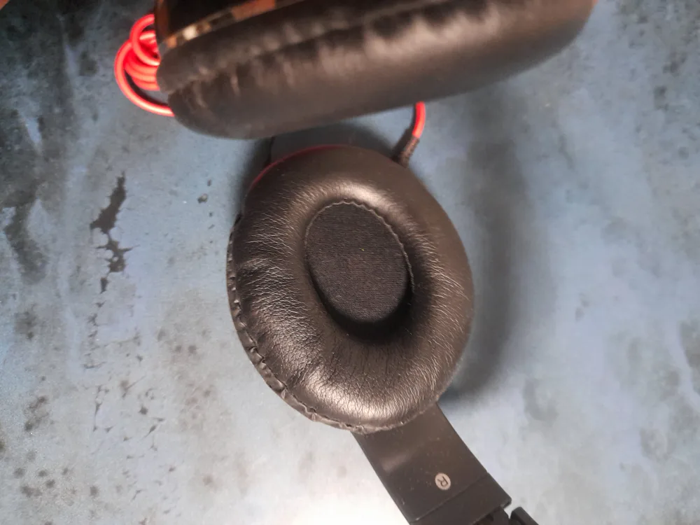 eScape Platinum Over-Ear Headphones #Freecycle image indicator(4)