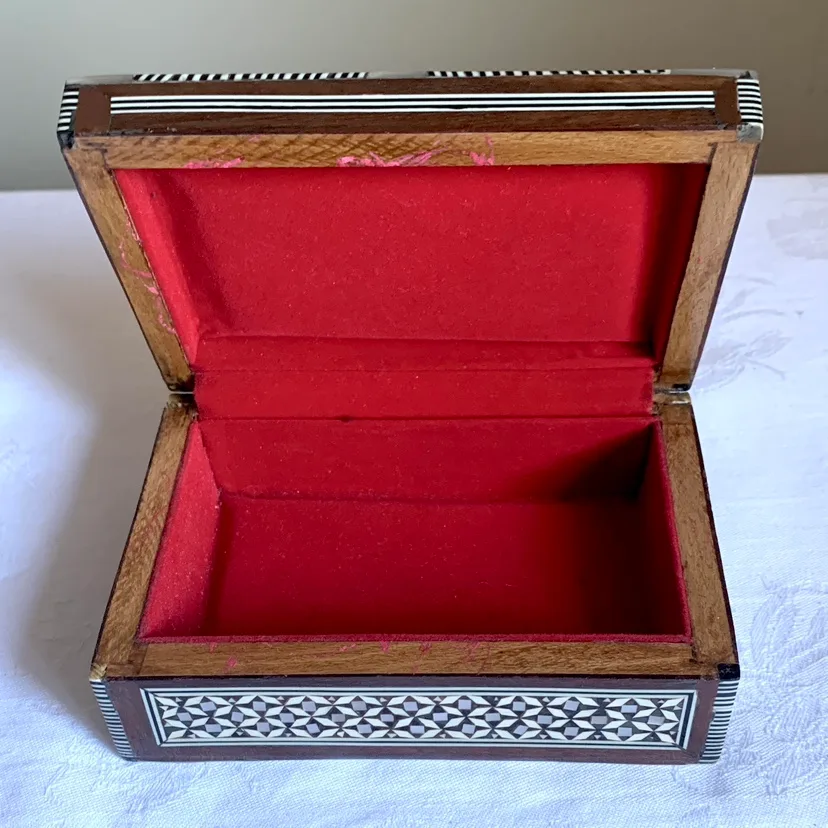 Wooden Box with Intricate Mother-of-Pearl Inlay image indicator(2)