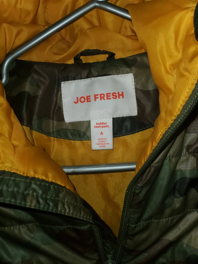 Joe Fresh Toddler Camo Puffer Jacket Size 4 image indicator(3)