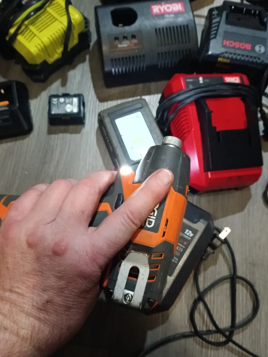 RIDGID 12V Cordless Impact Driver with Charger image indicator(3)