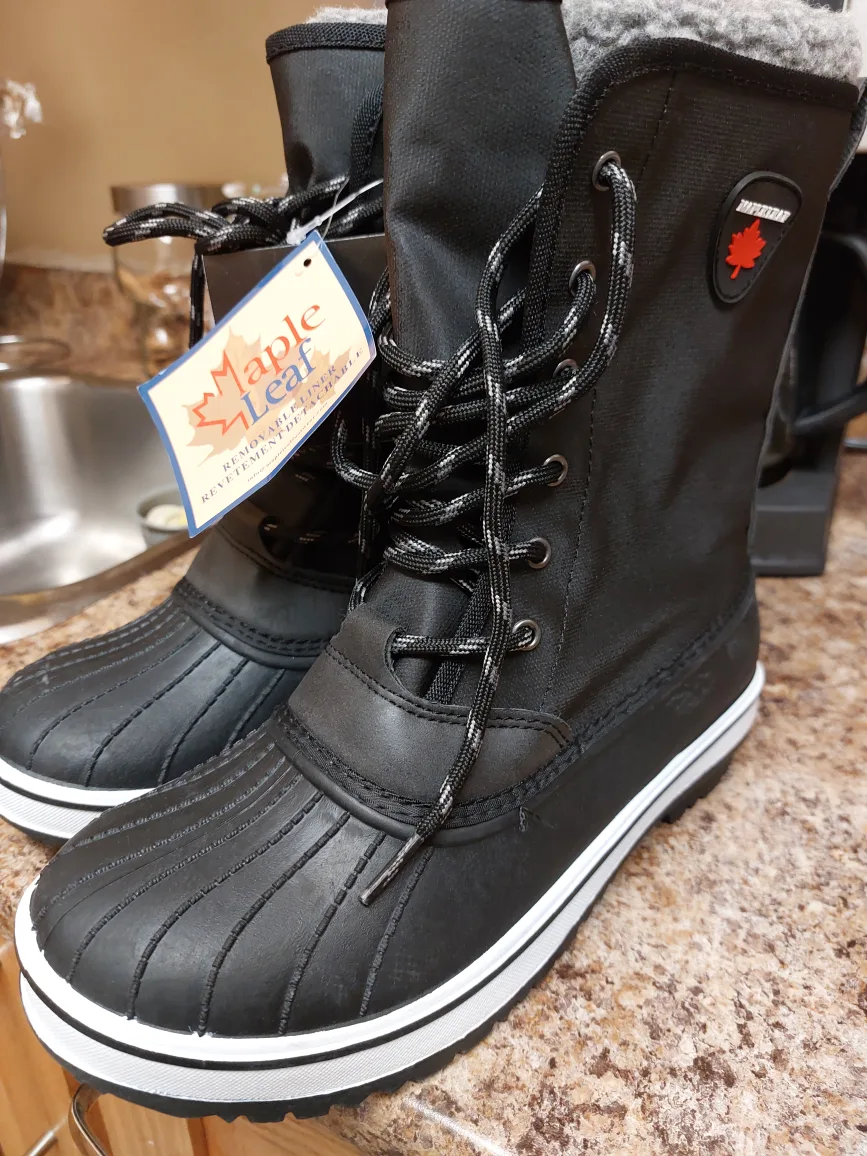 Women's Black Winter Boots Size 7 image indicator(8)