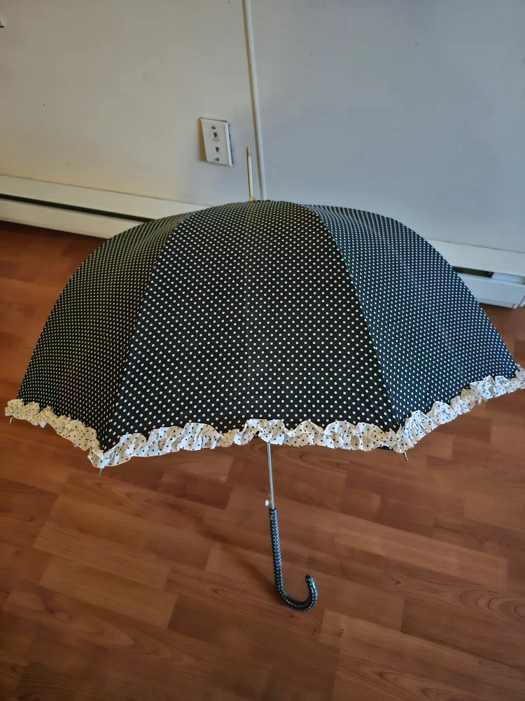 Vintage looking Polka Dot Umbrella Parasol with Lace Trim image indicator(2)