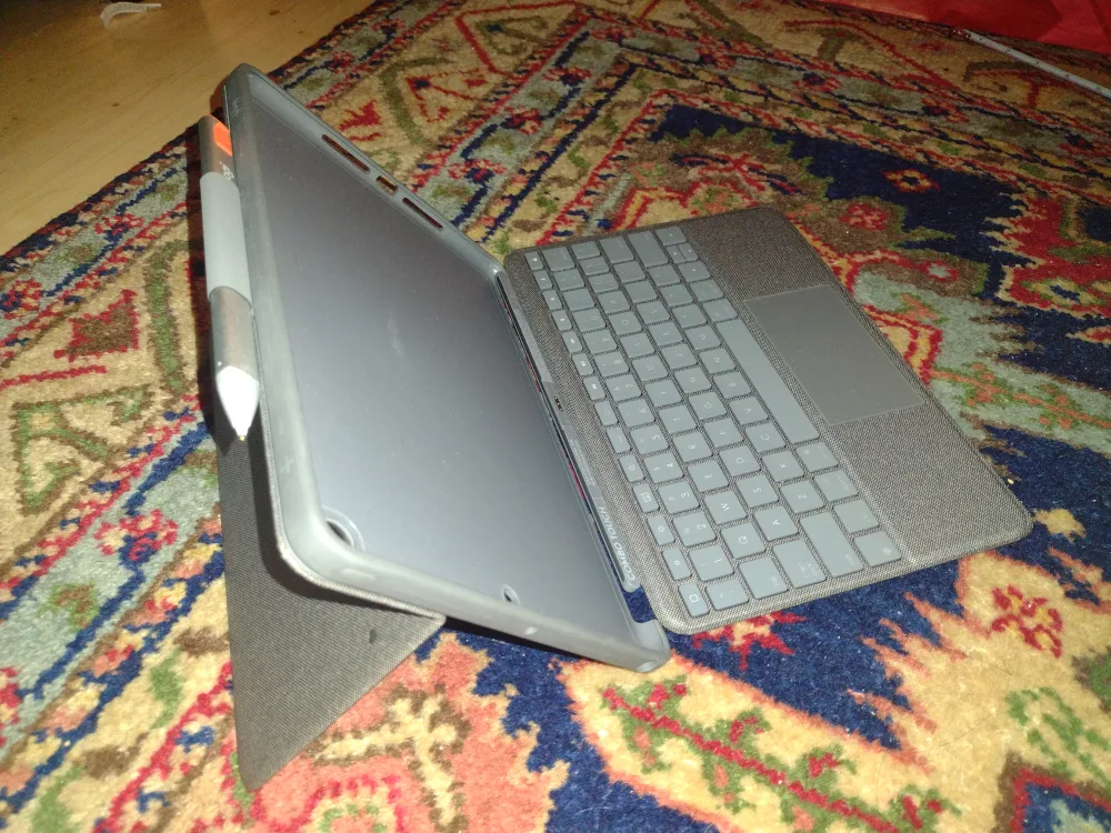 Logitech Combo Touch Keyboard Case for iPad 7/8/9 Gen image indicator(4)