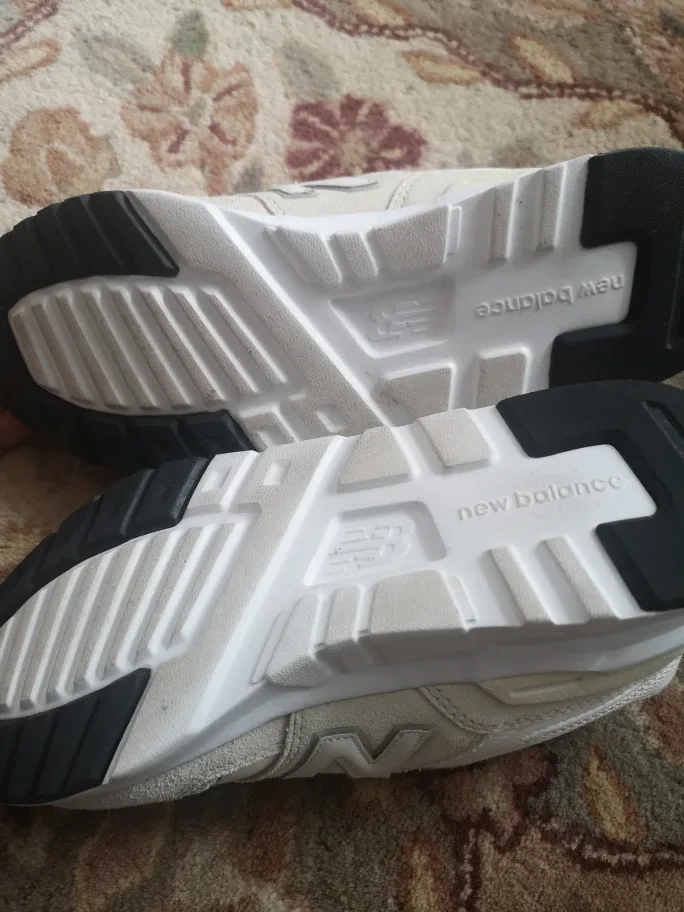 New Balance 997H Sneakers Size 7 image indicator(2)