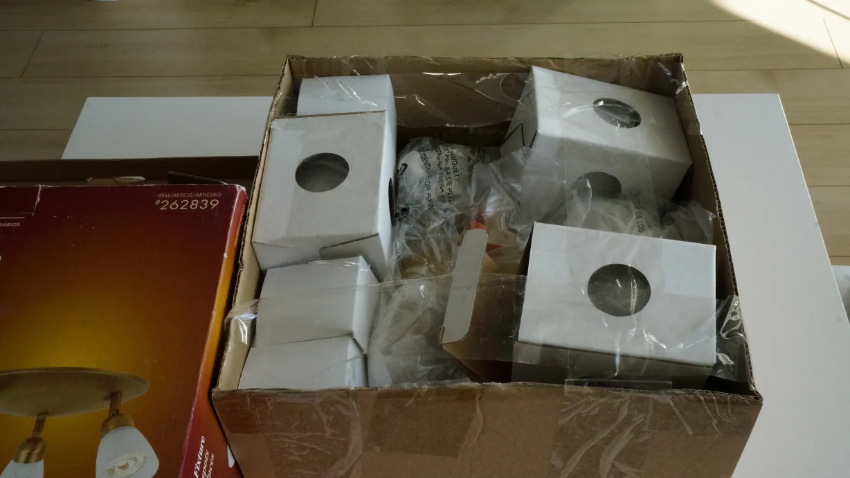 Portfolio 3-Light Spot Track Fixture image indicator(2)