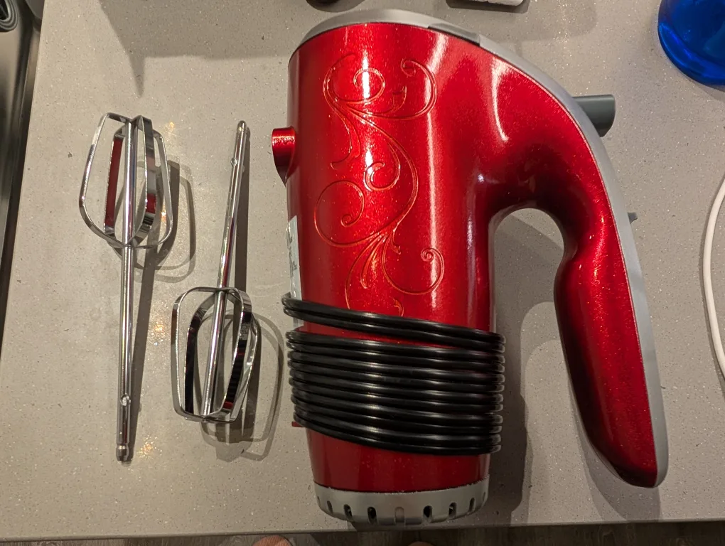 Brentwood Hand Mixer - Red image indicator(2)