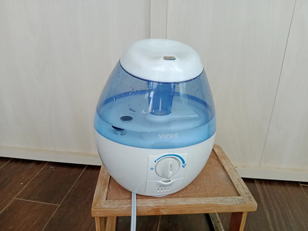 Vicks Mini FilterFree Cool Mist Humidifier thumbnail