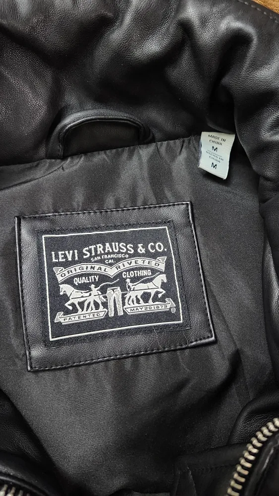 Levi's Leather Puffer Jacket - Size M image indicator(2)