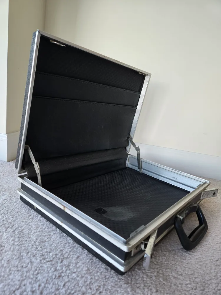 Vintage Oshkosh Briefcase image indicator(7)