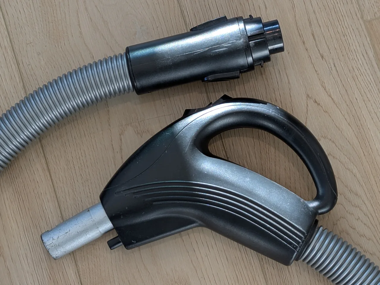 Dirt Devil Bagless, Lightweight Cyclonic Vacuum Cleaner image indicator(10)