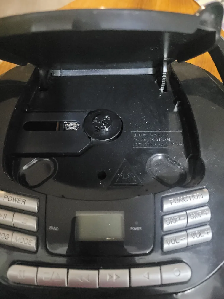 Sylvania Boombox - CD Player & Radio image indicator(2)