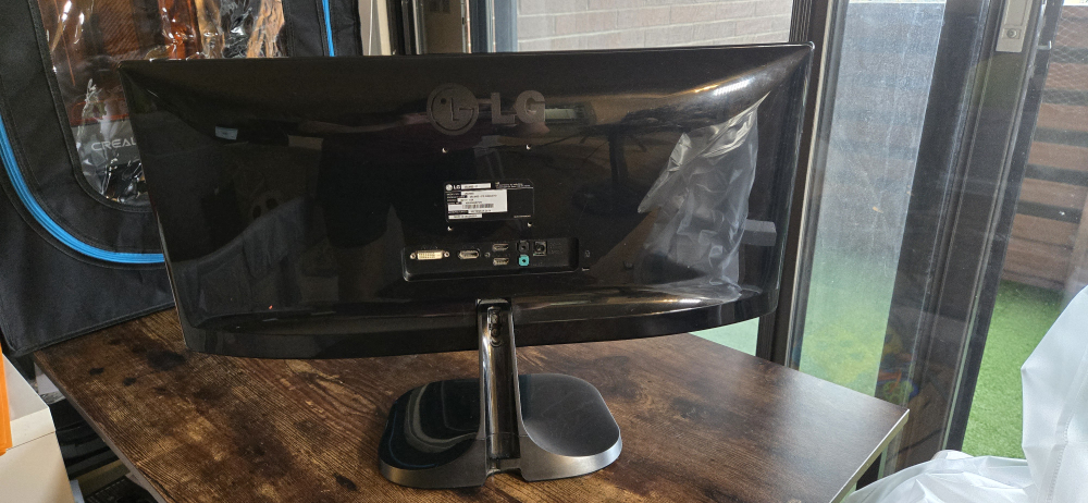 LG Monitor for sale! - photo 2