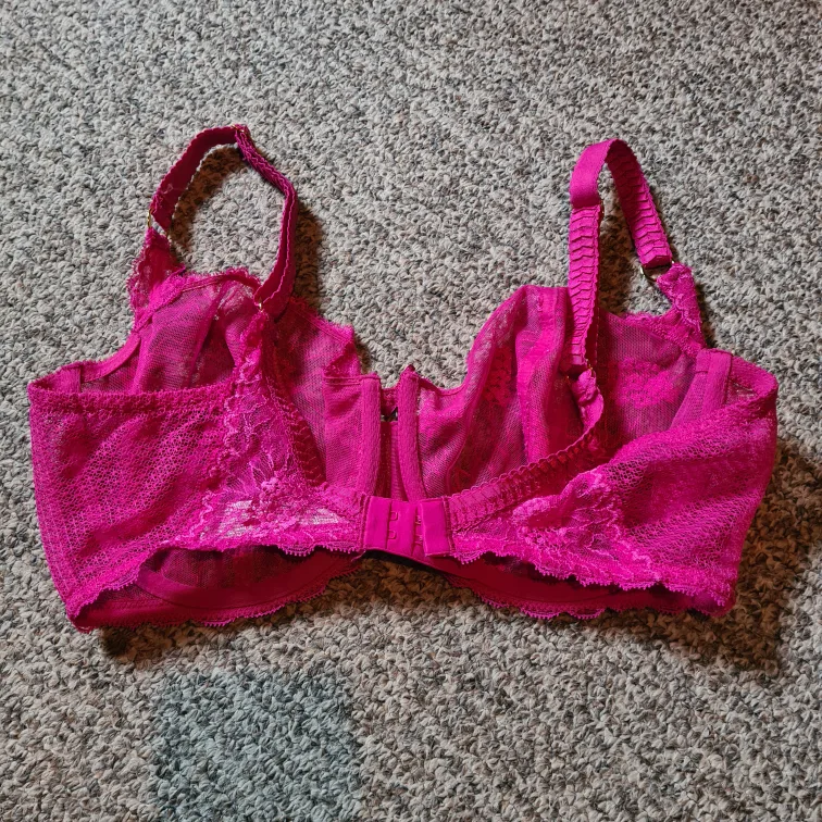 Gorgeous Pink Lace Bra -  Excellent Condition image indicator(4)