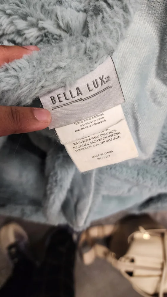 Bella Lux Throw Blanket - Soft and Cozy image indicator(3)