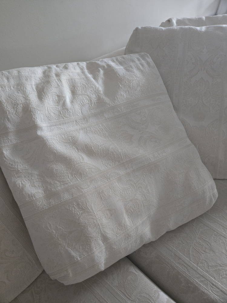 Cream-coloured Sofa and Ottoman Set - photo 3