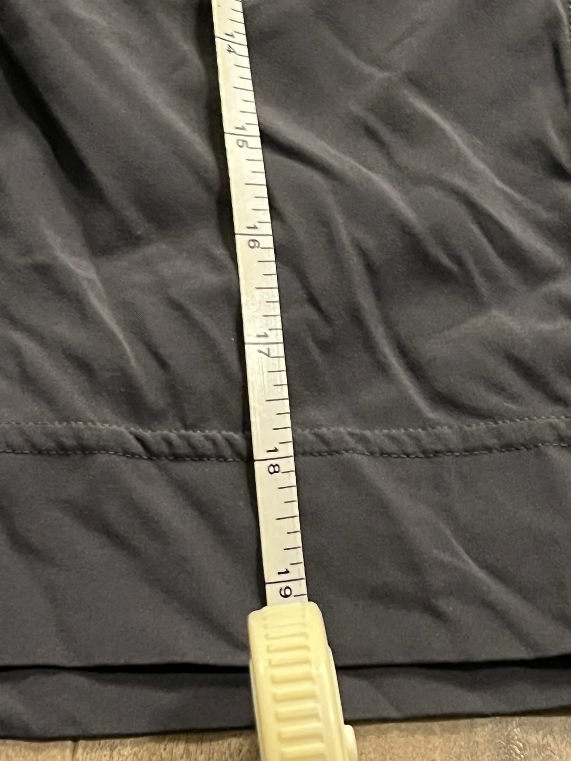 Men’s drawstring Lululemon black shorts “S” image indicator(5)