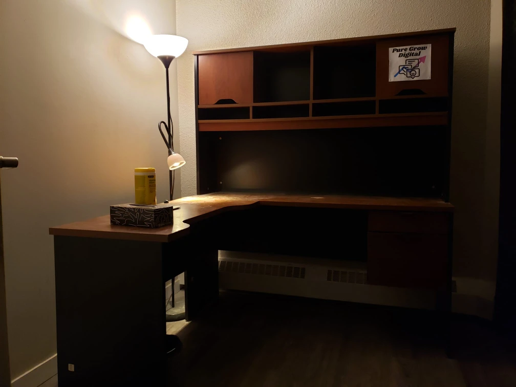 Corner Computer Desk with Hutch