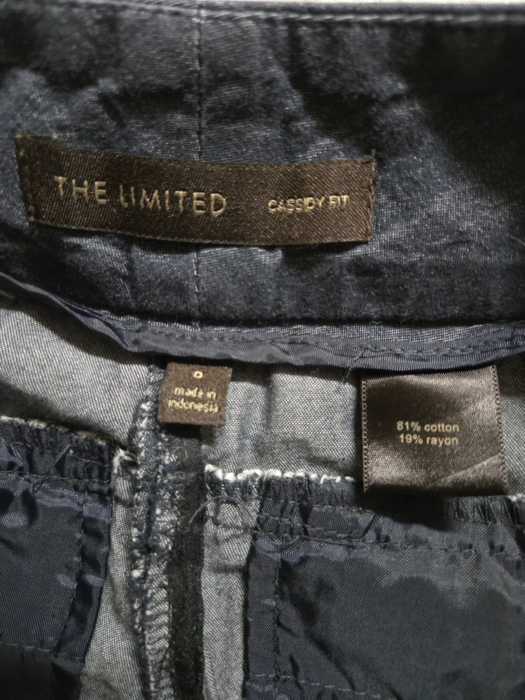 Four pairs of women's shorts bundle image indicator(6)