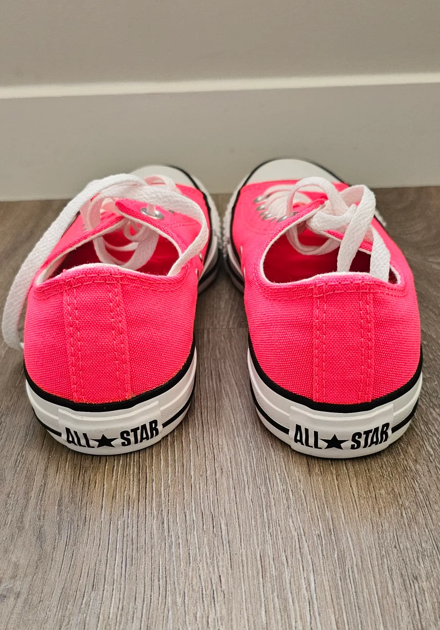 Pink Converse Sneakers Size 6.5 image indicator(4)